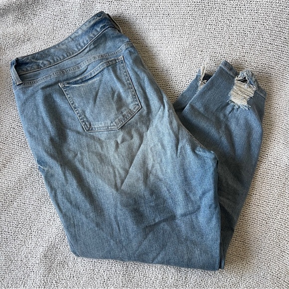 torrid Denim - TORRID Casual Distressed Denim Capri Jeans 18R
